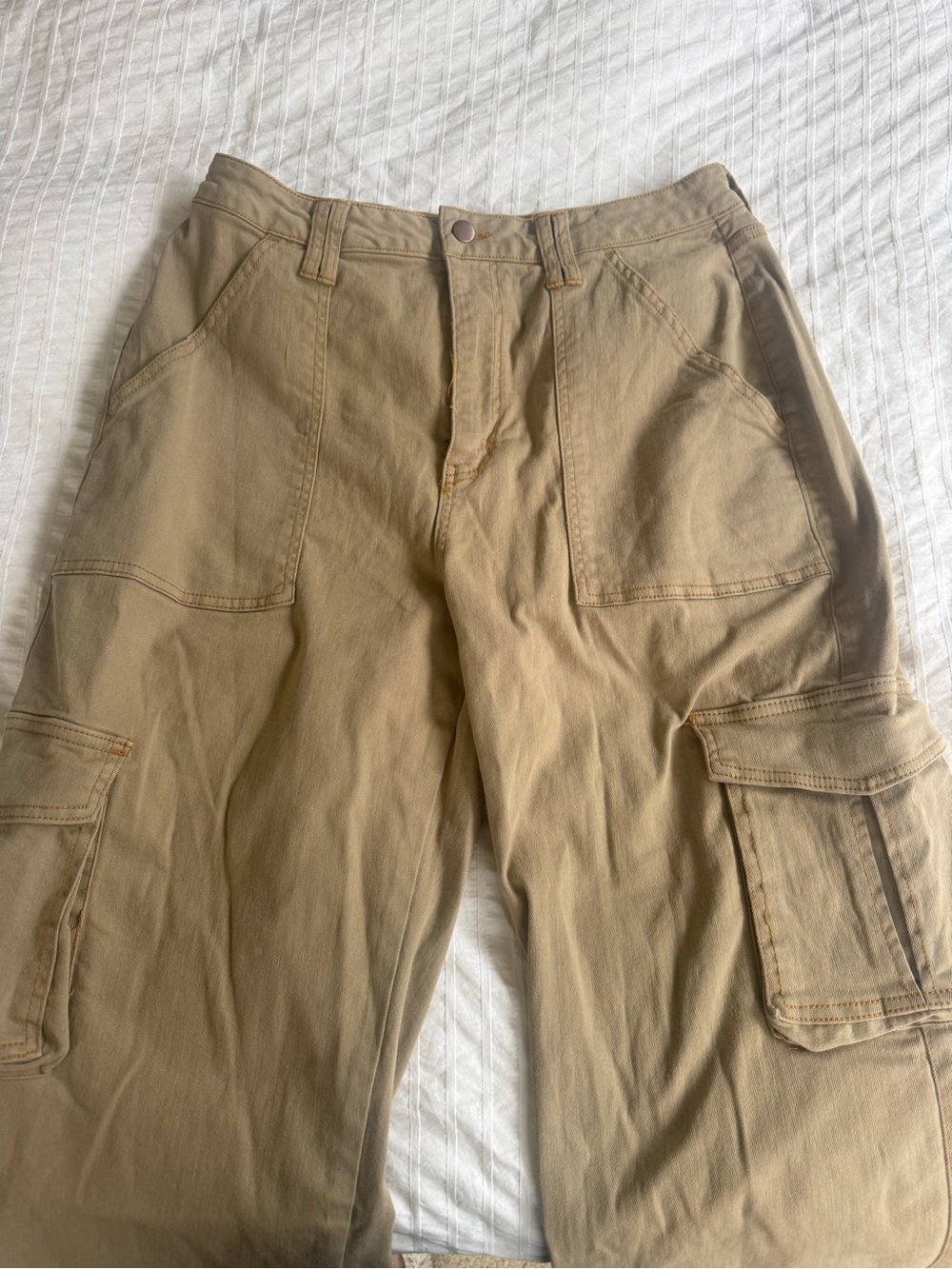 Womans Cargo Pants in Khaki